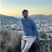 He estudiado matemáticas en la universidad de las islas baleares y me gusta dar clases.